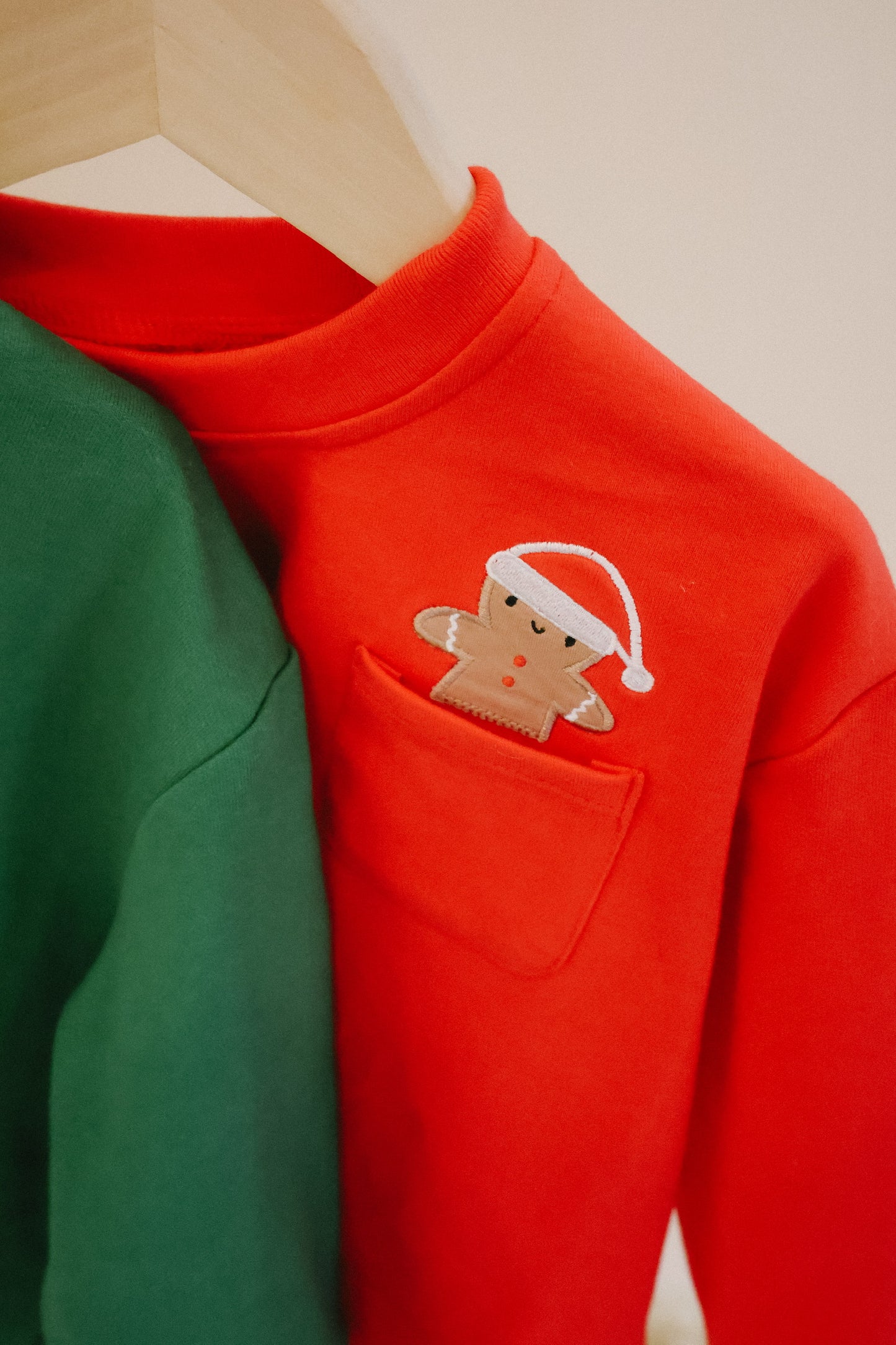 Gingerbread Pocket Red Śweatshirt